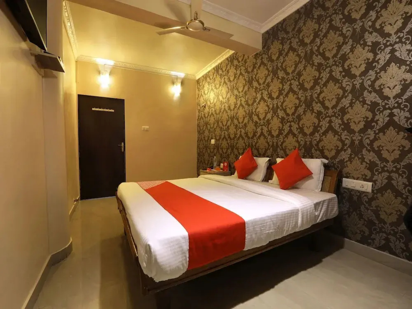 OYO 11967 Hotel Clarissa