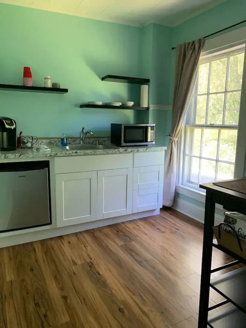 Captain Sweetser's Inn