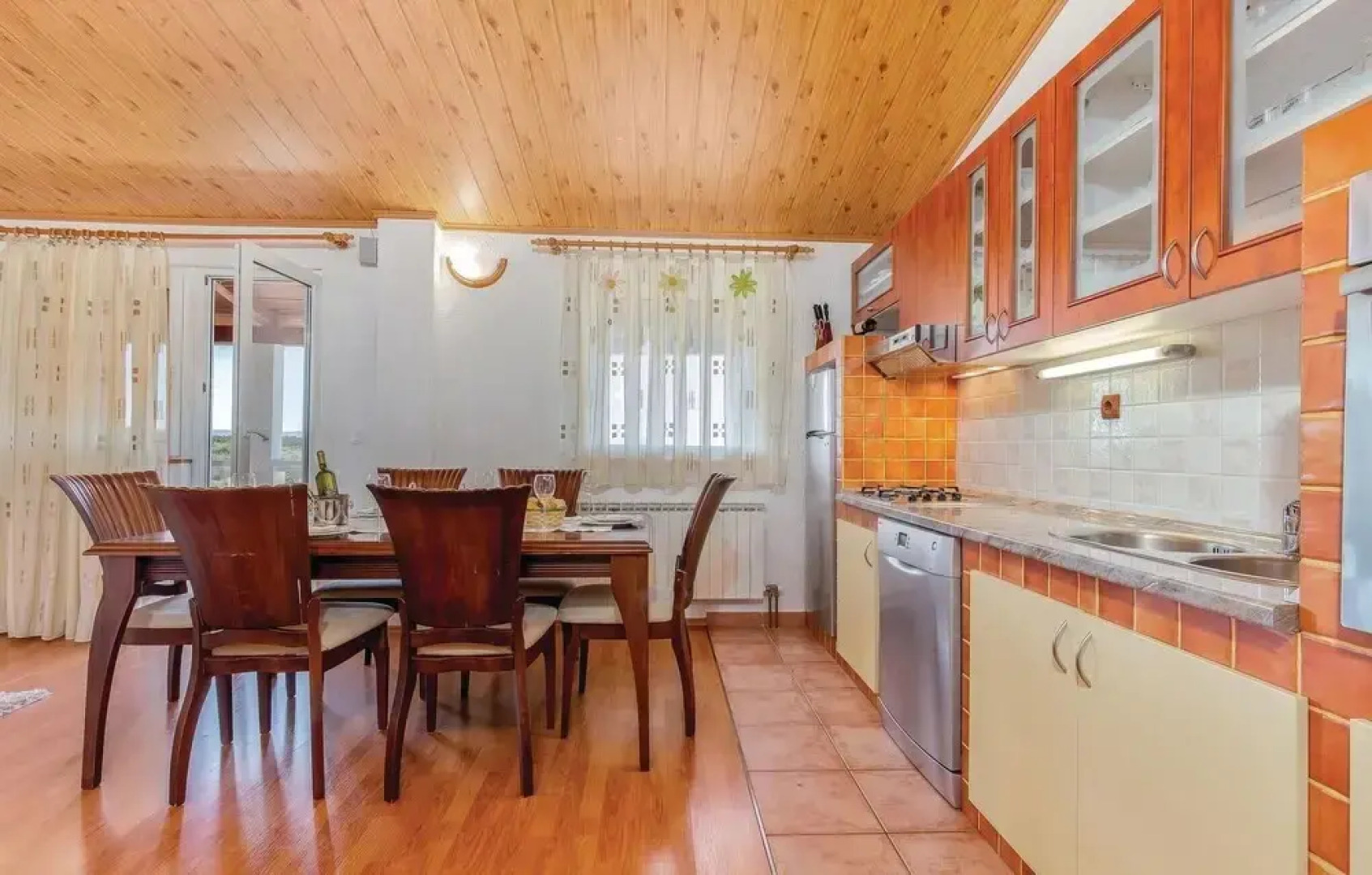 Beautiful Home in Donji Zagon With Wifi and 6 Bedrooms