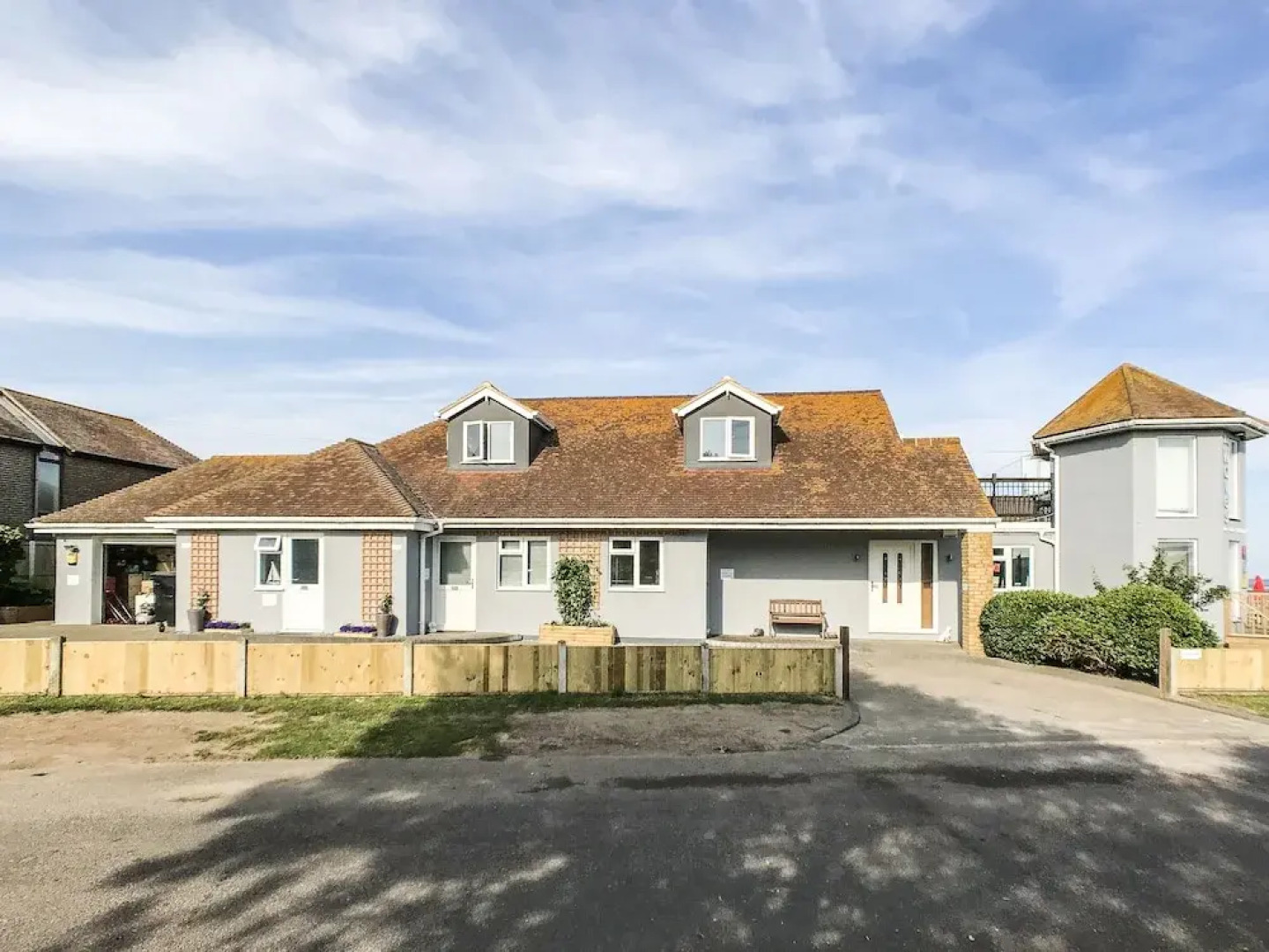 The Waves Bar Cafe B and B Hotel