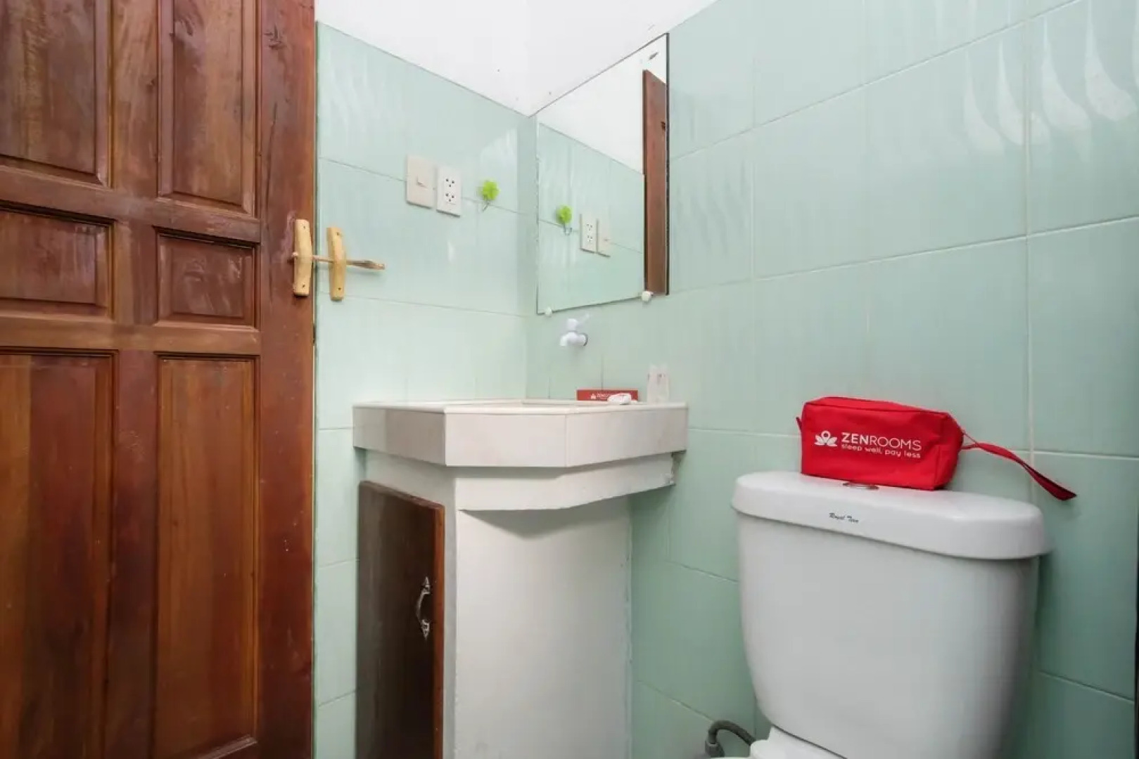 ZEN Rooms Mahogany Upland Dumaguete