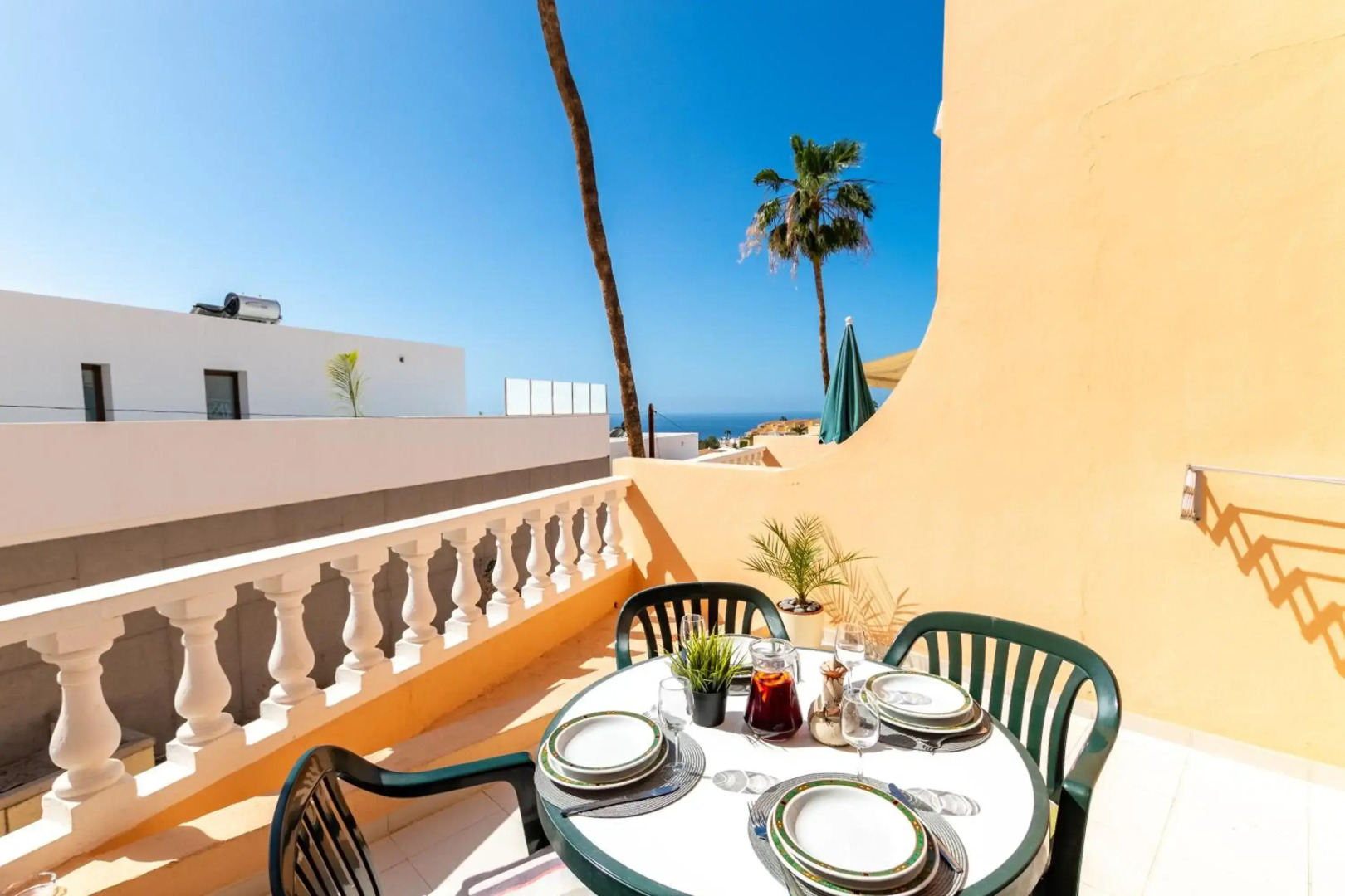 Paradise Court Aparthotel