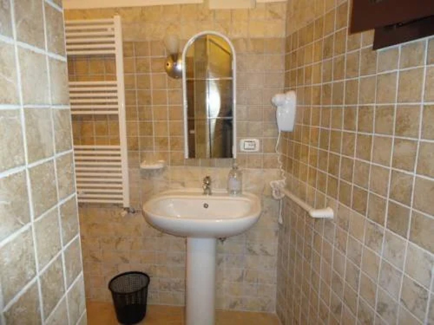 Apulia Hotels Castel del Monte