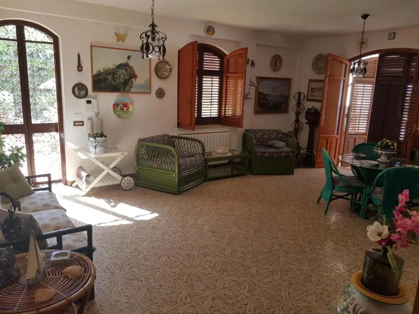 Villa del Golfo Urio with swimming pool shared by the two apartments