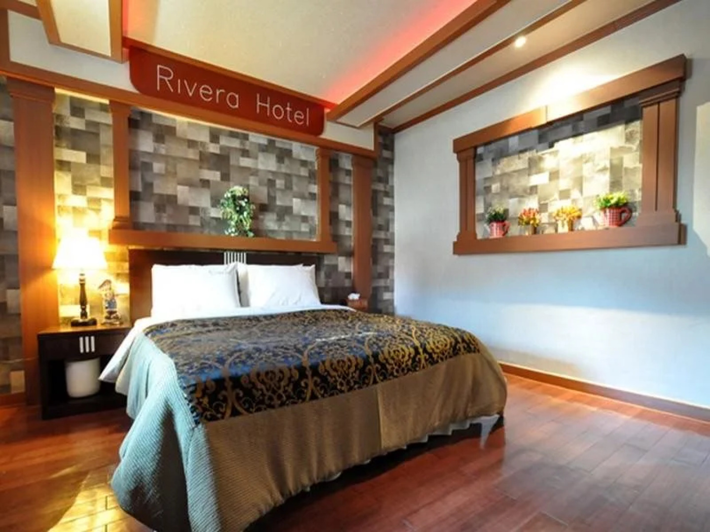 Goodstay Riviera Hotel
