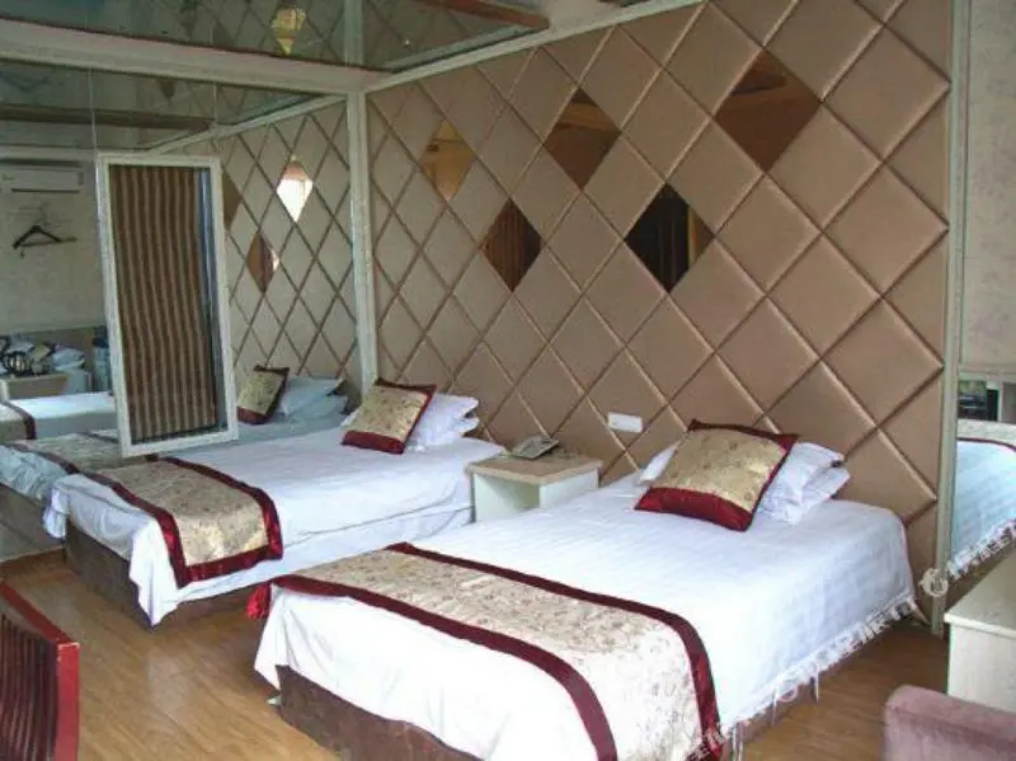 Jianchuan Business Hotel