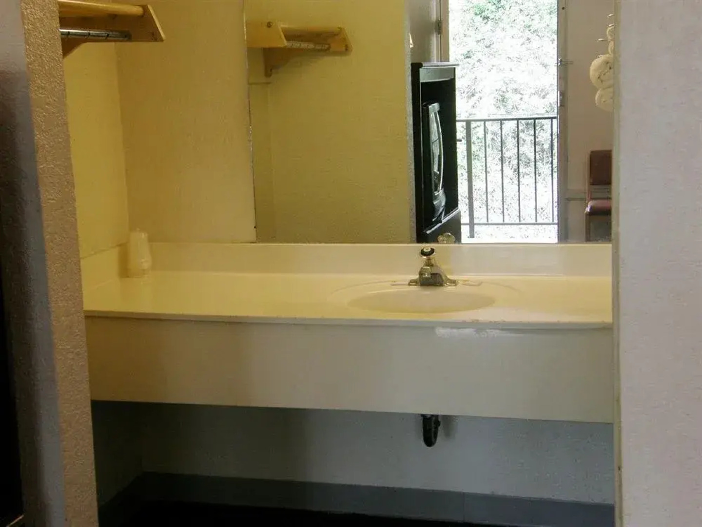 The Economy Inn - Wesley Chapel