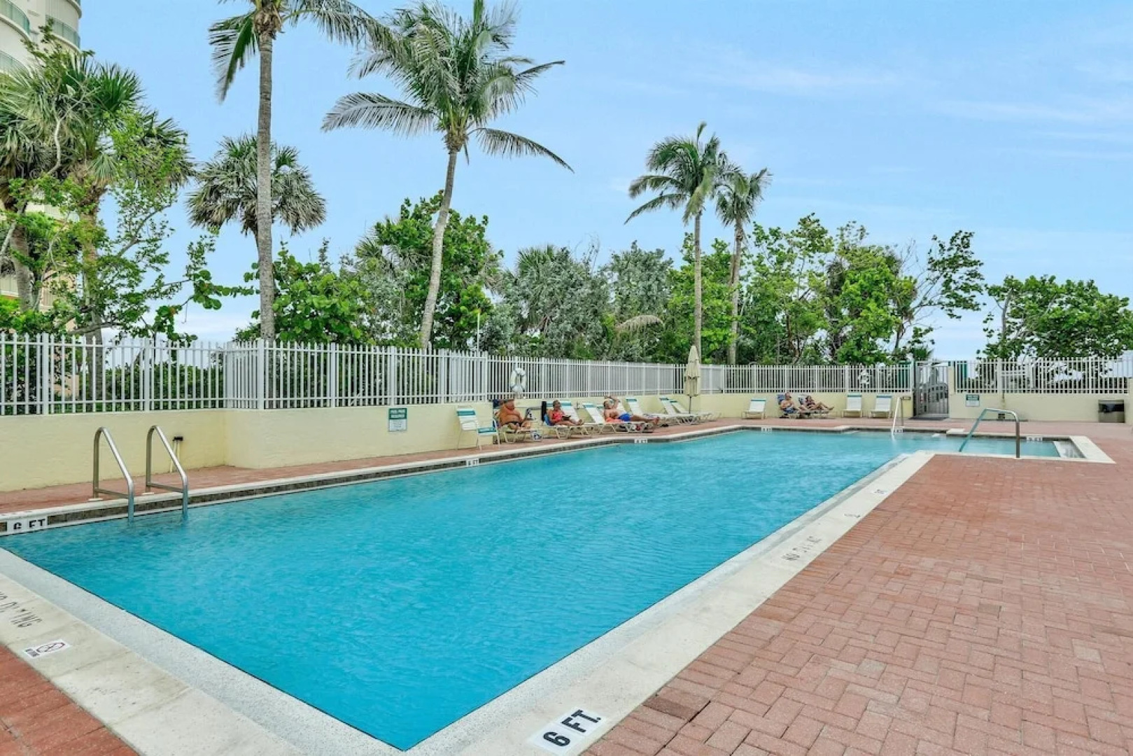 Luxurious Beachfront Condo With Glorious Ocean Views