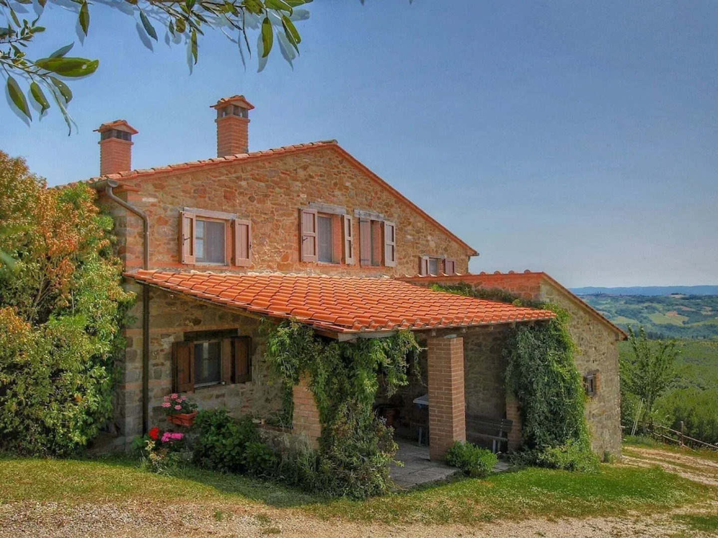 A Quaint Farmhouse in Paciano with Swimming Pool