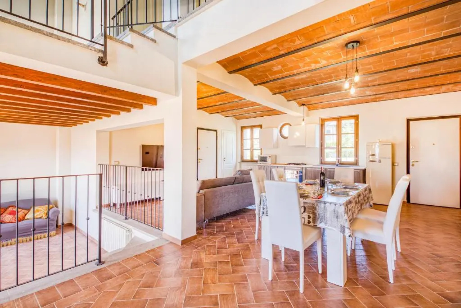 Bright Apt With Terrace and Shared Pool