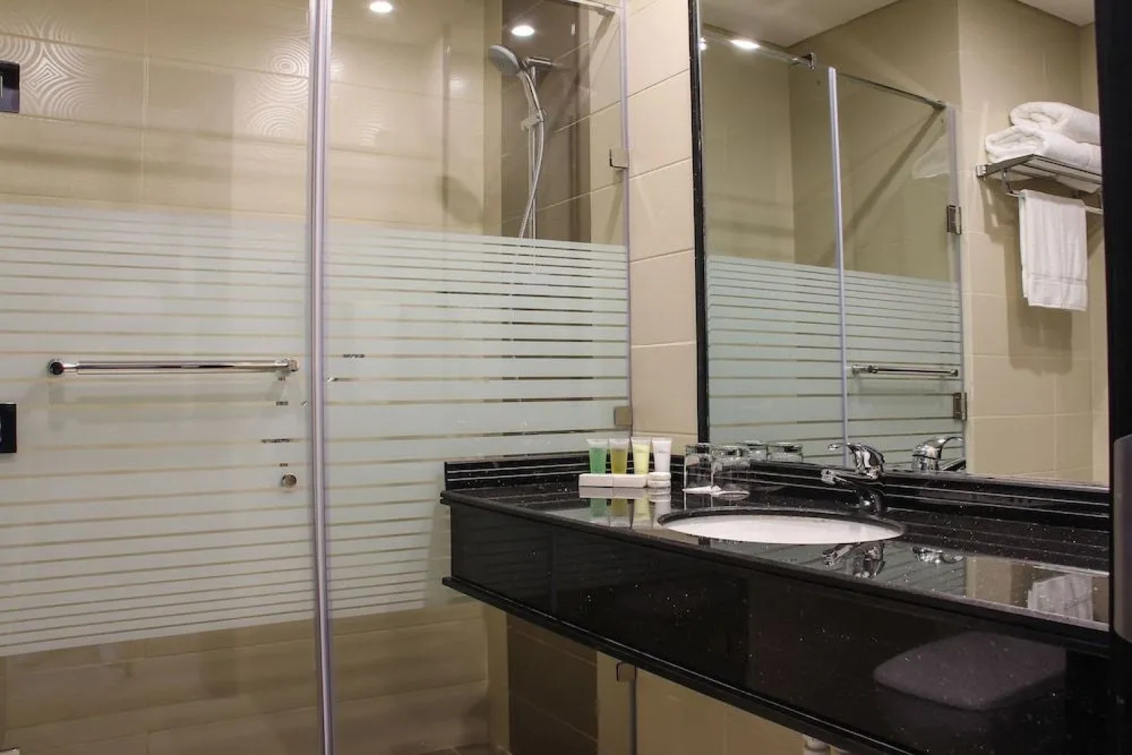 Lagoon Hotel & Resort