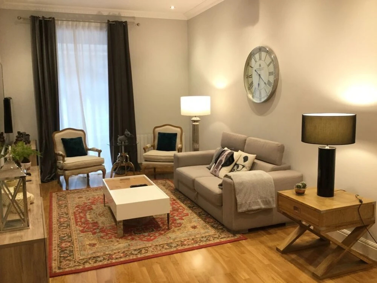 Downtown by Forever Rentals Superior Apartment With 2 Bedrooms. Parking and Wifi