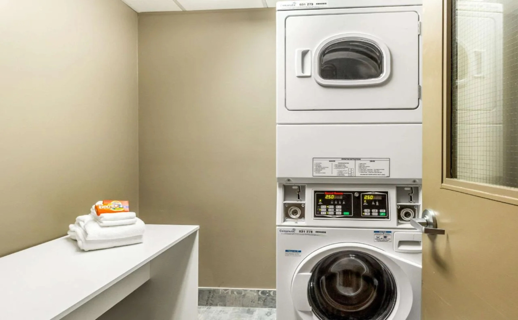 Comfort Suites Downtown Windsor