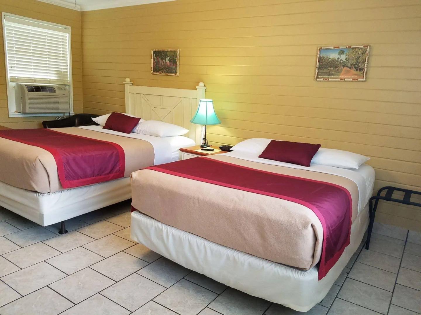 Lakeside Inn and Cafe