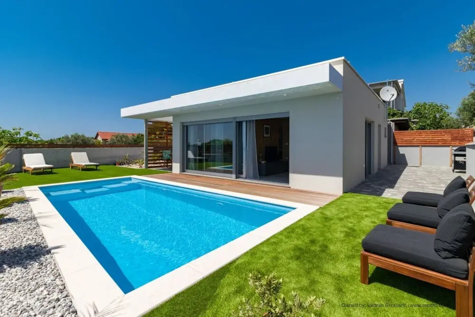 Villa for two Person With Pool in Peroj