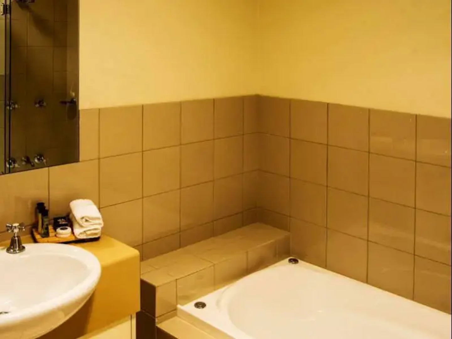 The Lakes Apartments