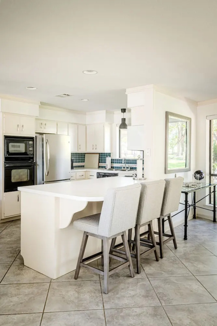 Island Paradise A Waterfront Oasis With Pool