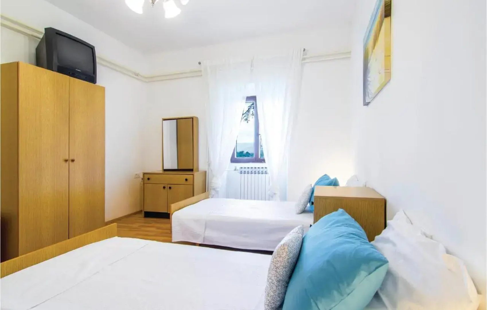 Three-Bedroom Holiday home Krsan with an Outdoor Swimming Pool 07