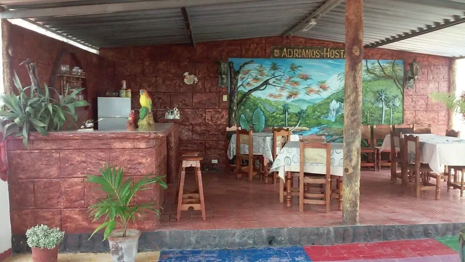 Adrianos Hostal