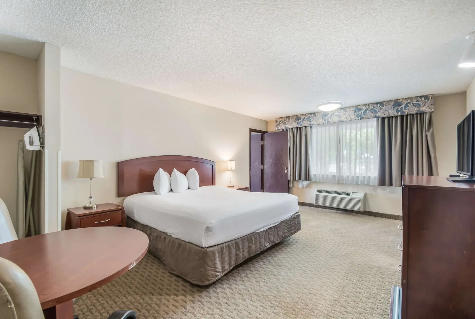 Red Lion Inn & Suites Vancouver