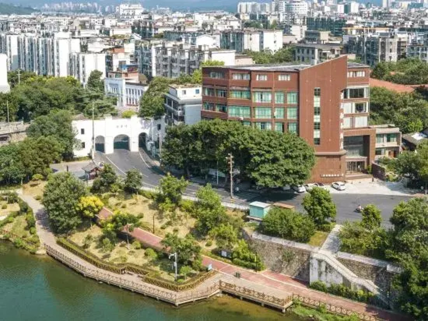 Ganzhou Junlang Yupin Hotel (Nanmenkou Yugutai Ancient City Wall Store)