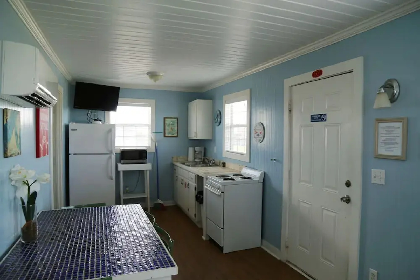 Blue Dolphin Inn and Cottages