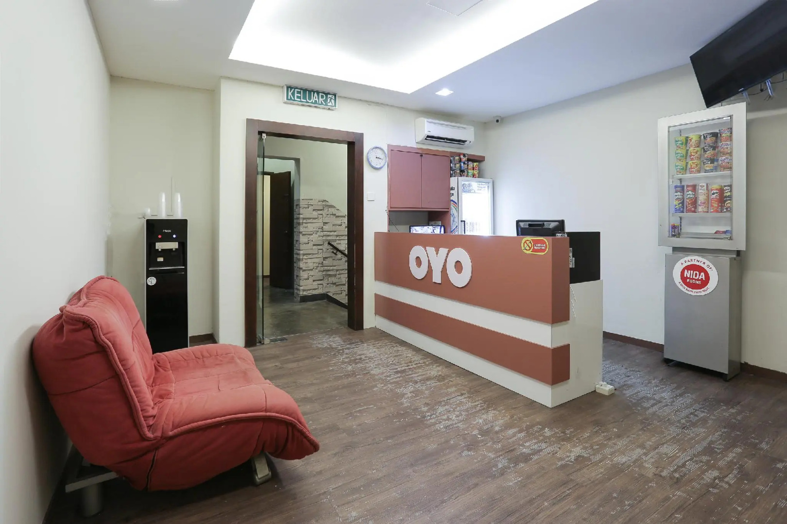 Oyo 90155 Bmw 1 Hotel