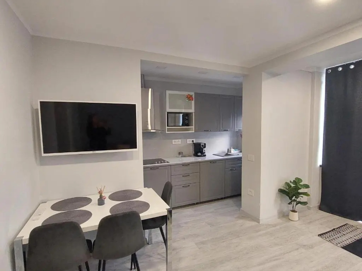 Blue Central House, curte proprie