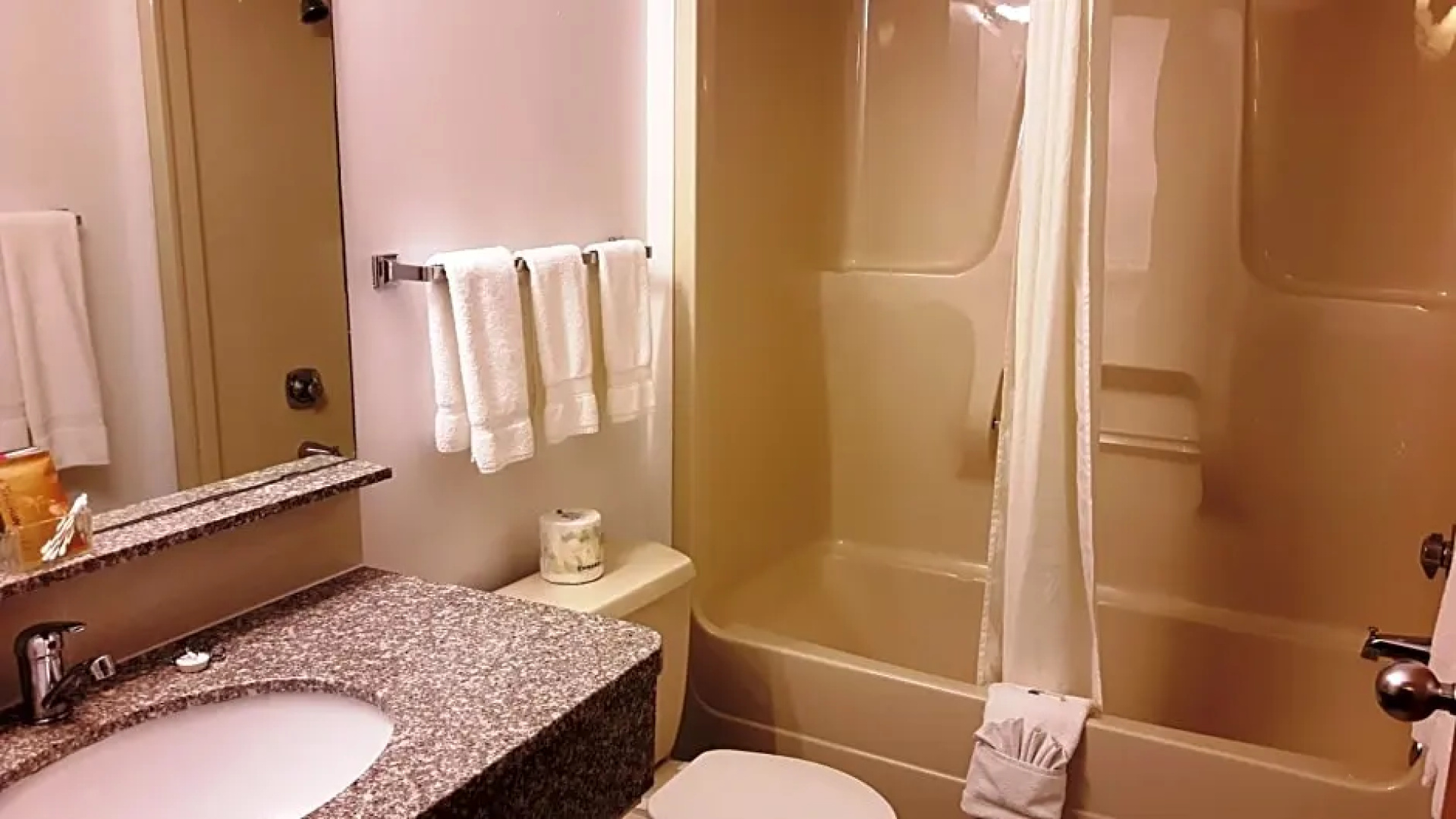 Canway Inn & Suites