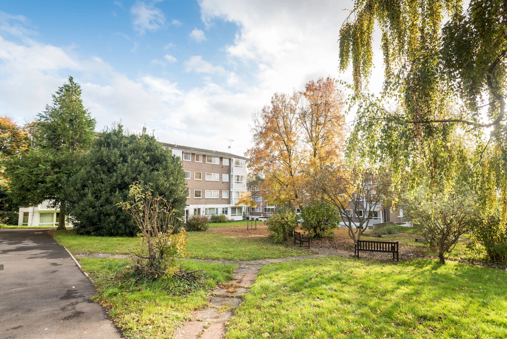 Top-Floor Bright & Sunny 3-Bedroom Flat (sleeps 4)