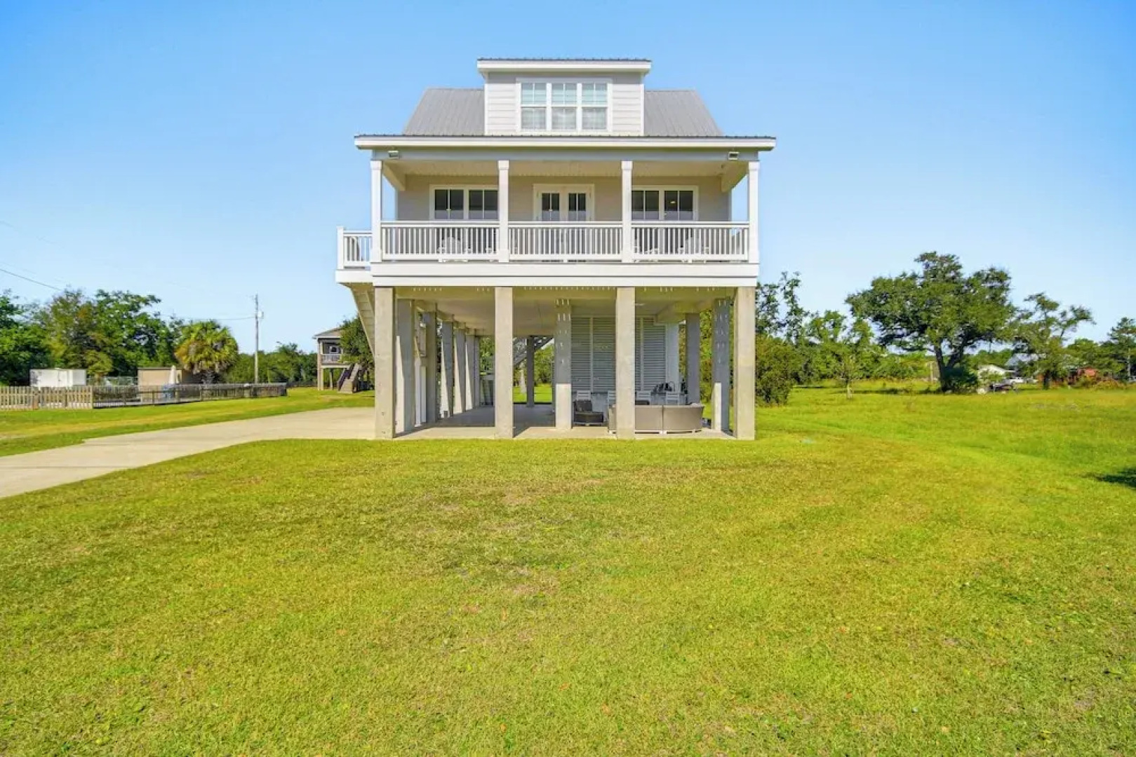 Walk to Beach: Oceanfront Home w/ Outdoor Kitchen