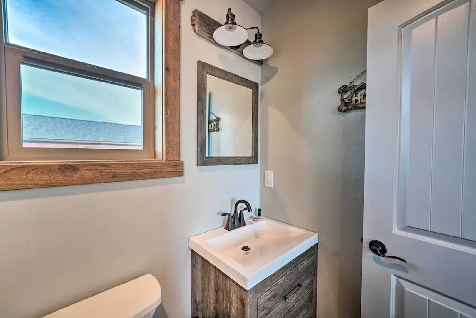 Couples Retreat 1-hour Drive From Yellowstone NP!