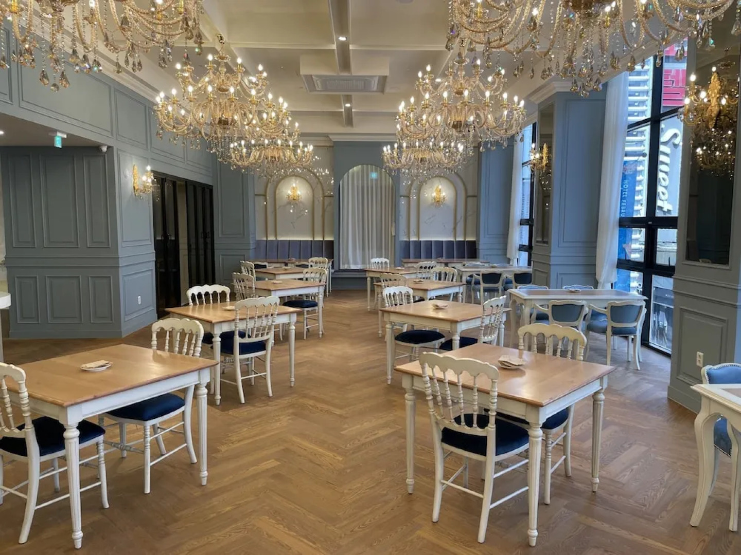 Hotel February Dong Seong Ro