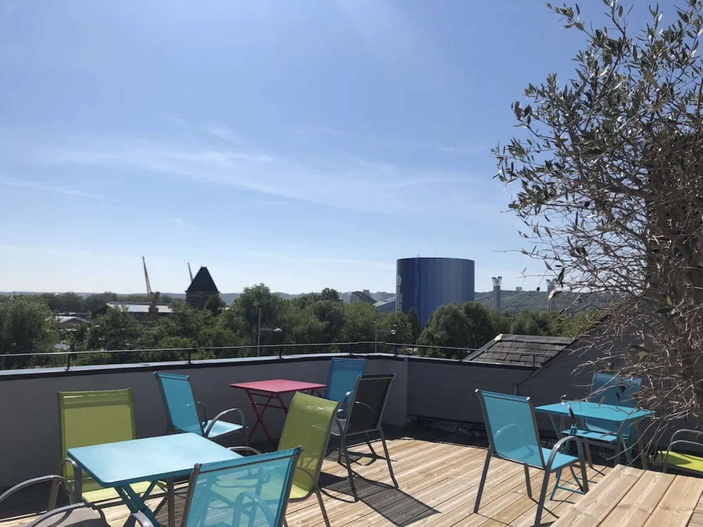 Share And Cheers Hostel