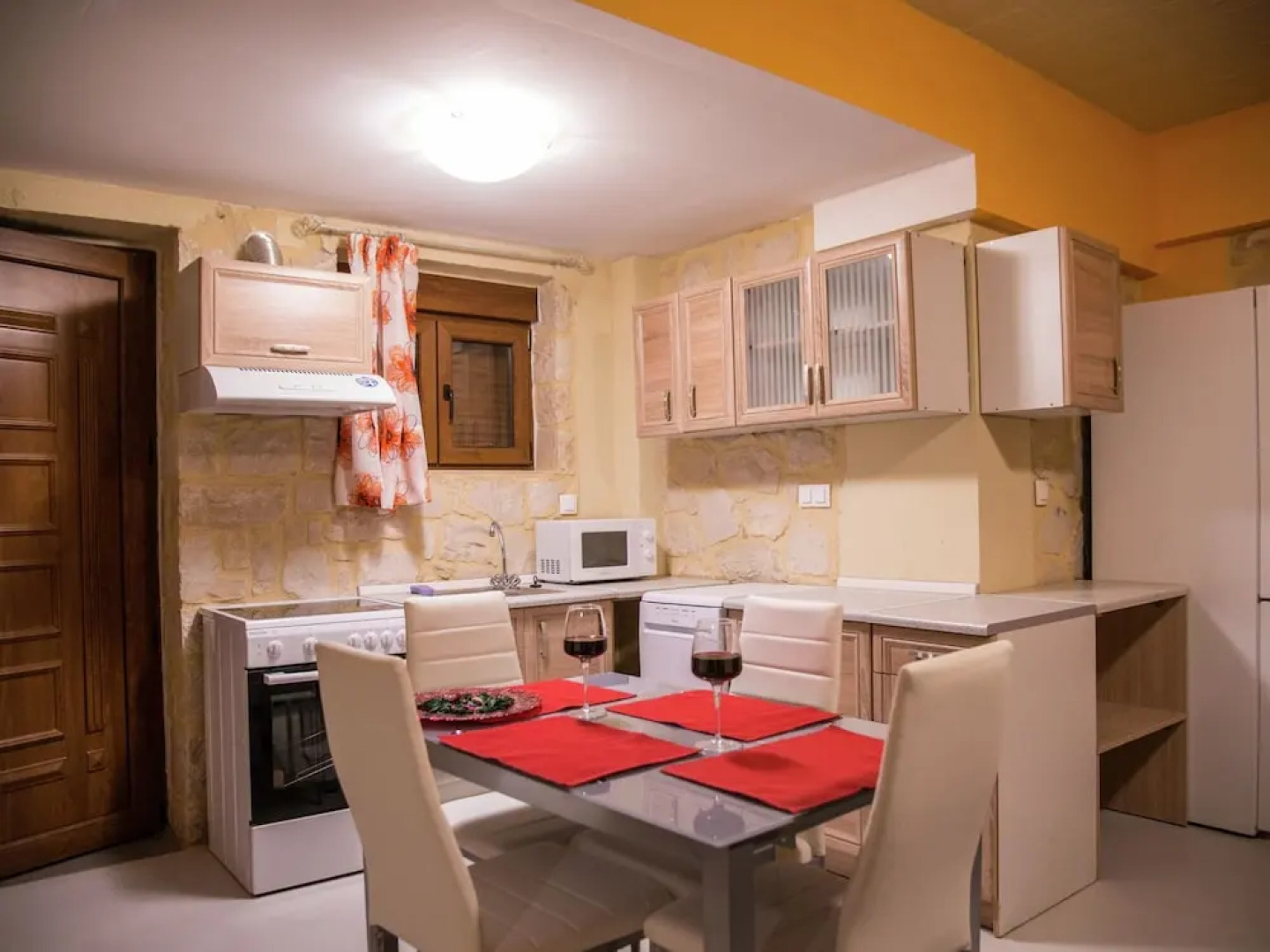 Beautiful new Stone Villa, Large Private Pool, Privacy, View of bay Bali, NW