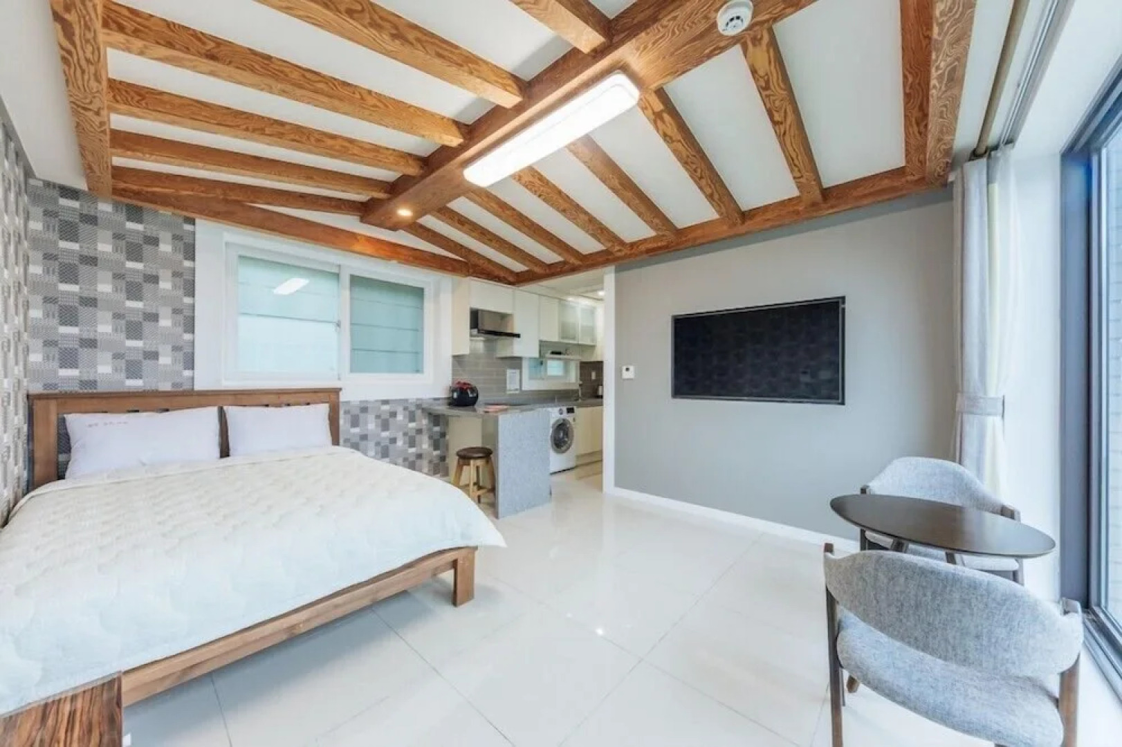 Hayanjip (Blue Road Town Pension