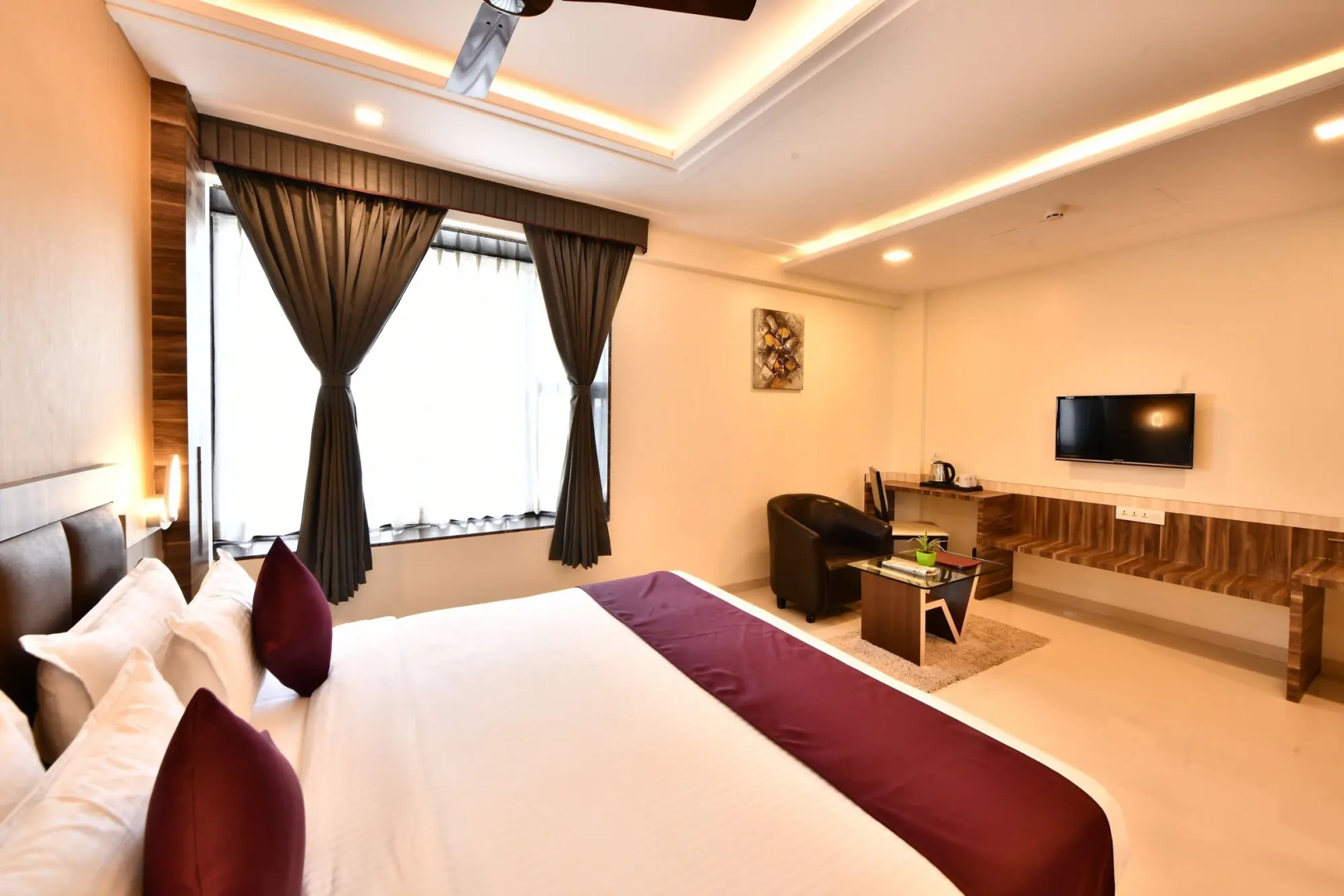 Click Hotel Sagar Plaza Chakan, Pune