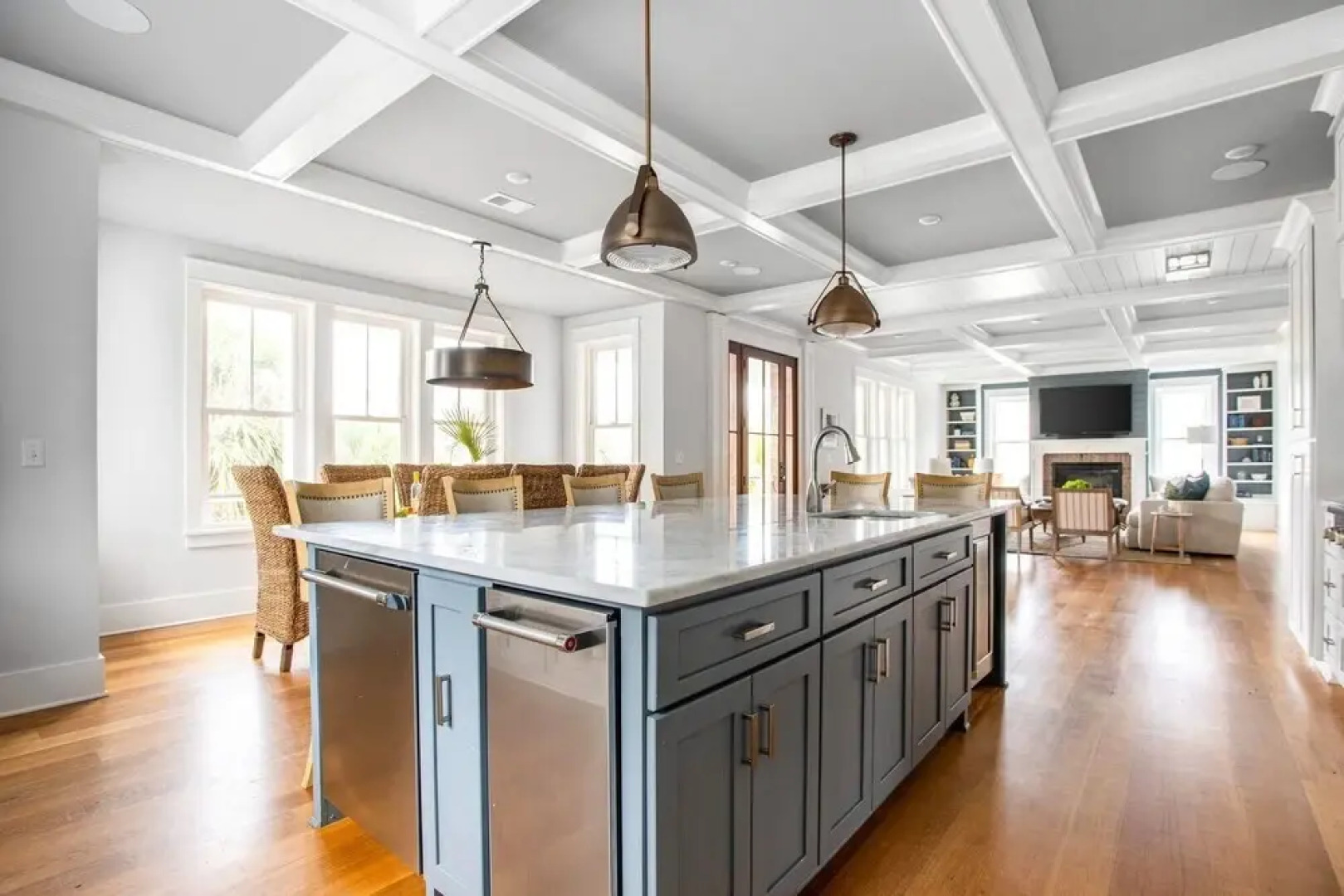 Pelican - Modern Beach Retreat w Patio & Pool