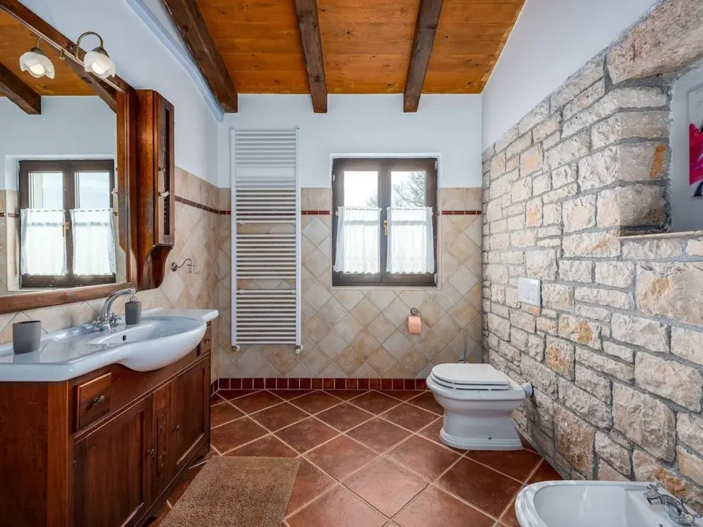 Beautiful Villa With Swimming Pool and Fenced Garden