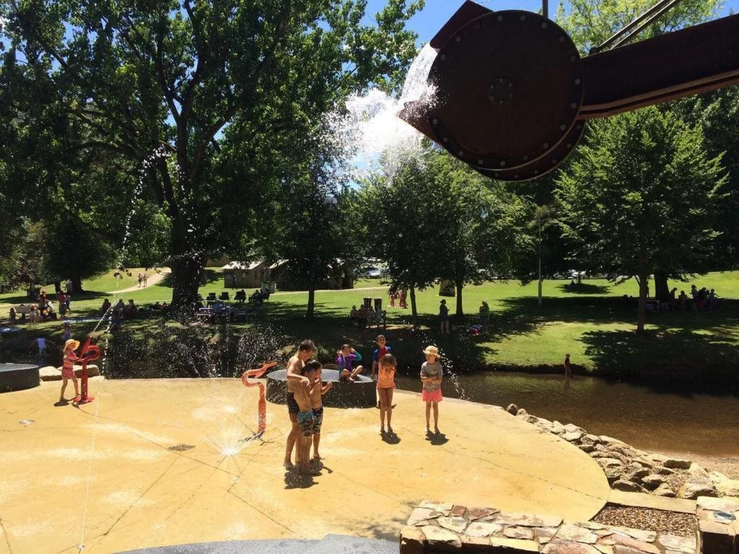 Abalina Cottages, Rotary Drive