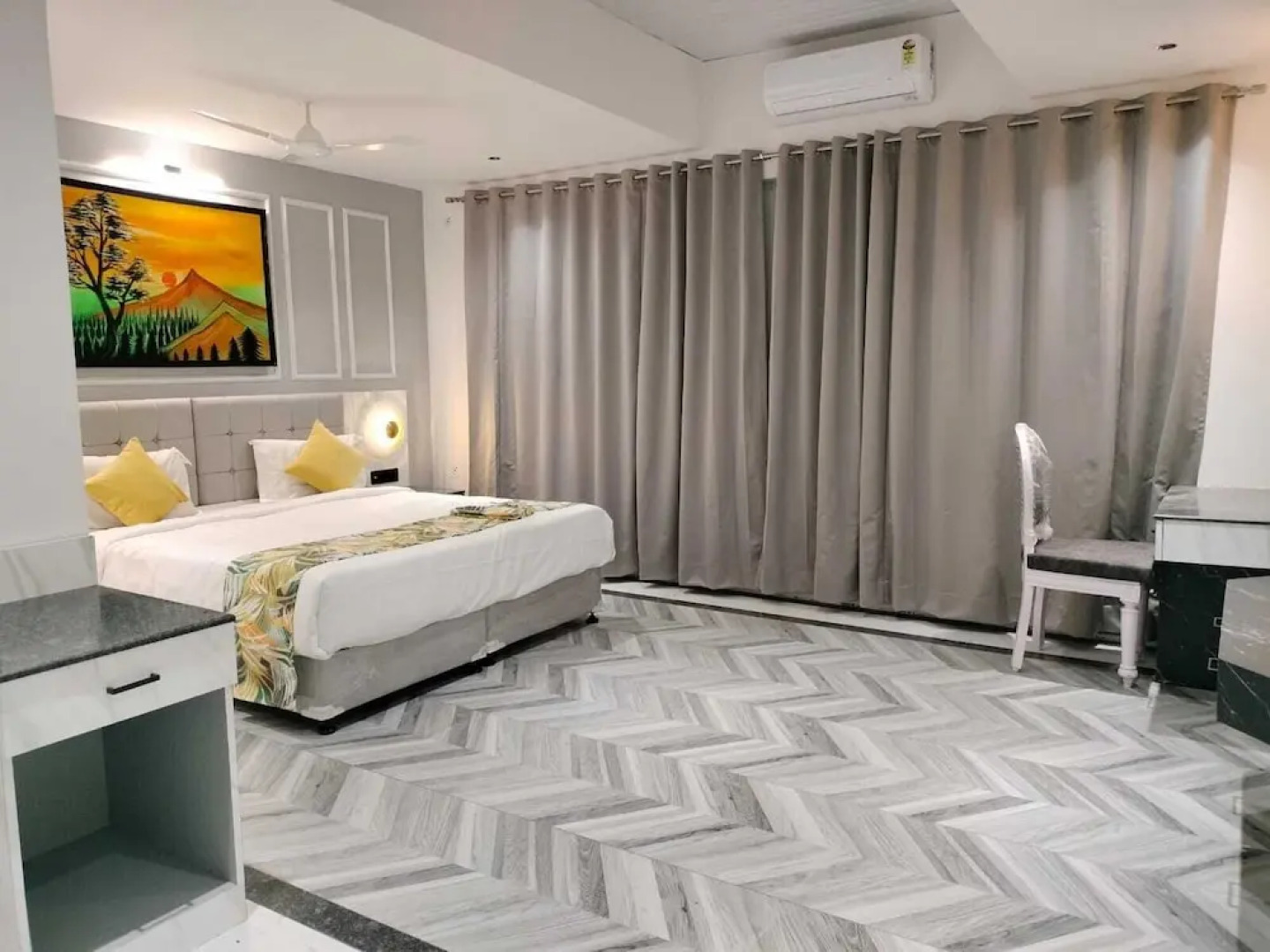 Citrus Prime Hill Queen Resort