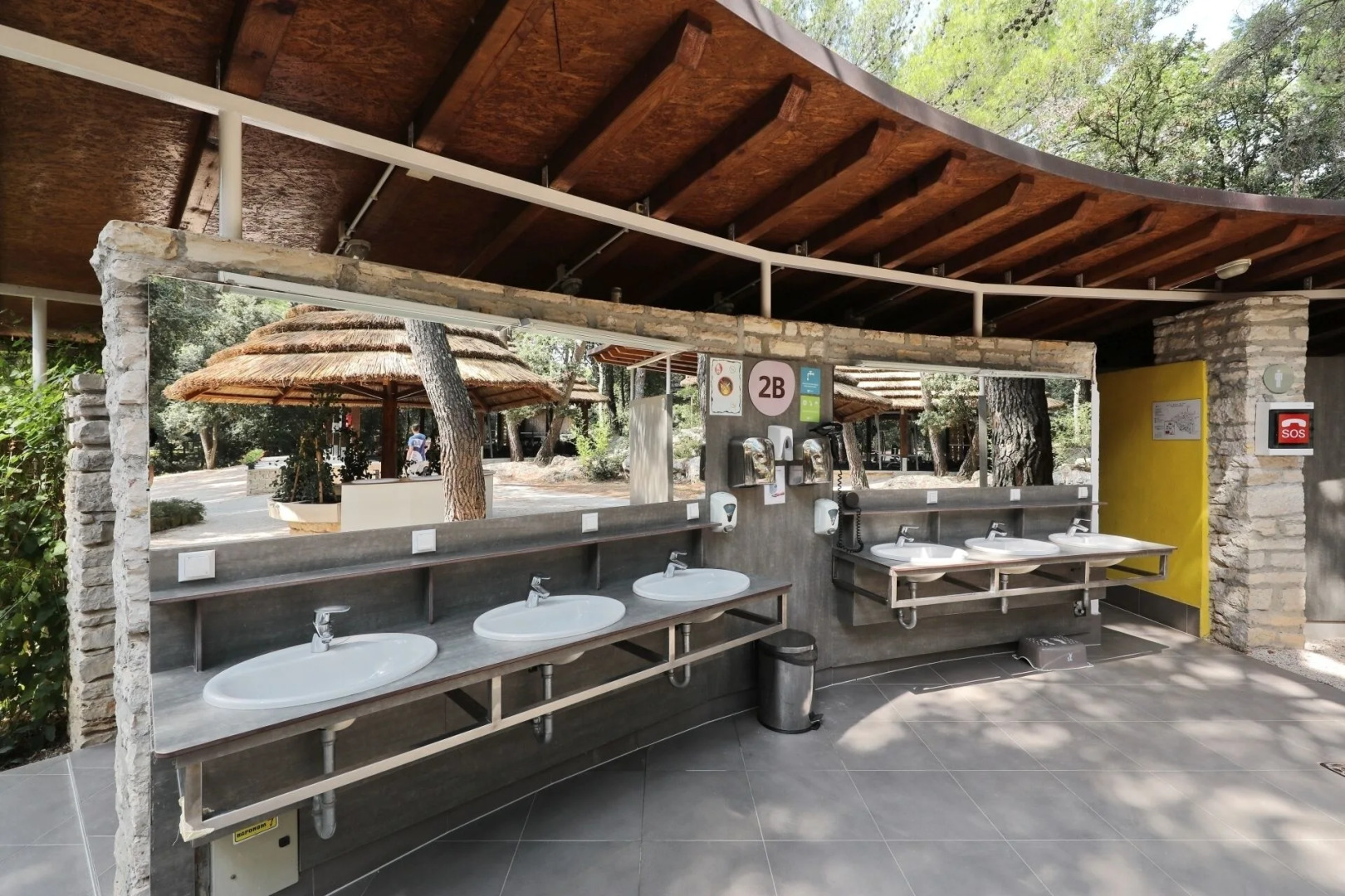 Pine Beach Pakostane - All Inclusive light