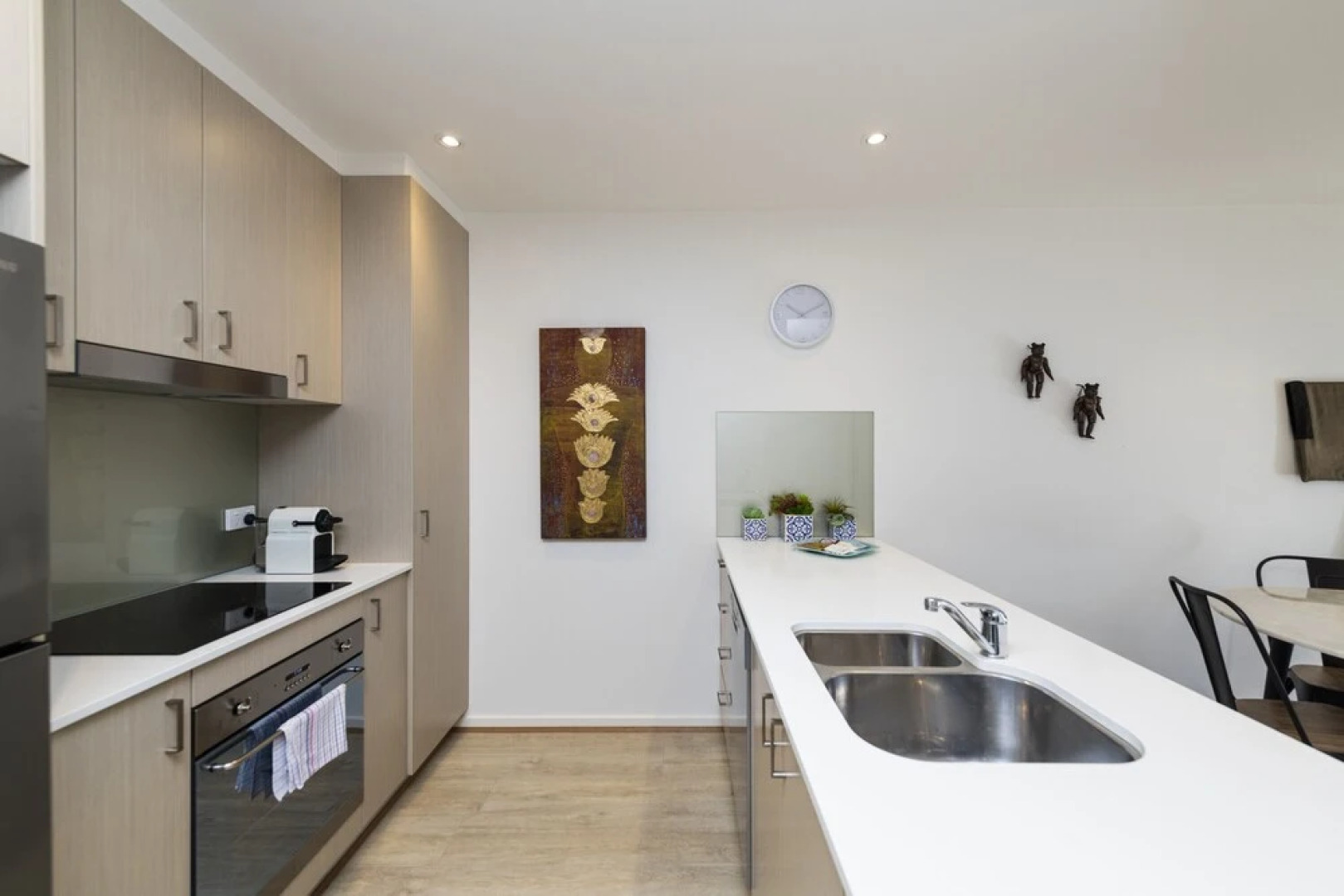 City Central Designer Apartment with Parking