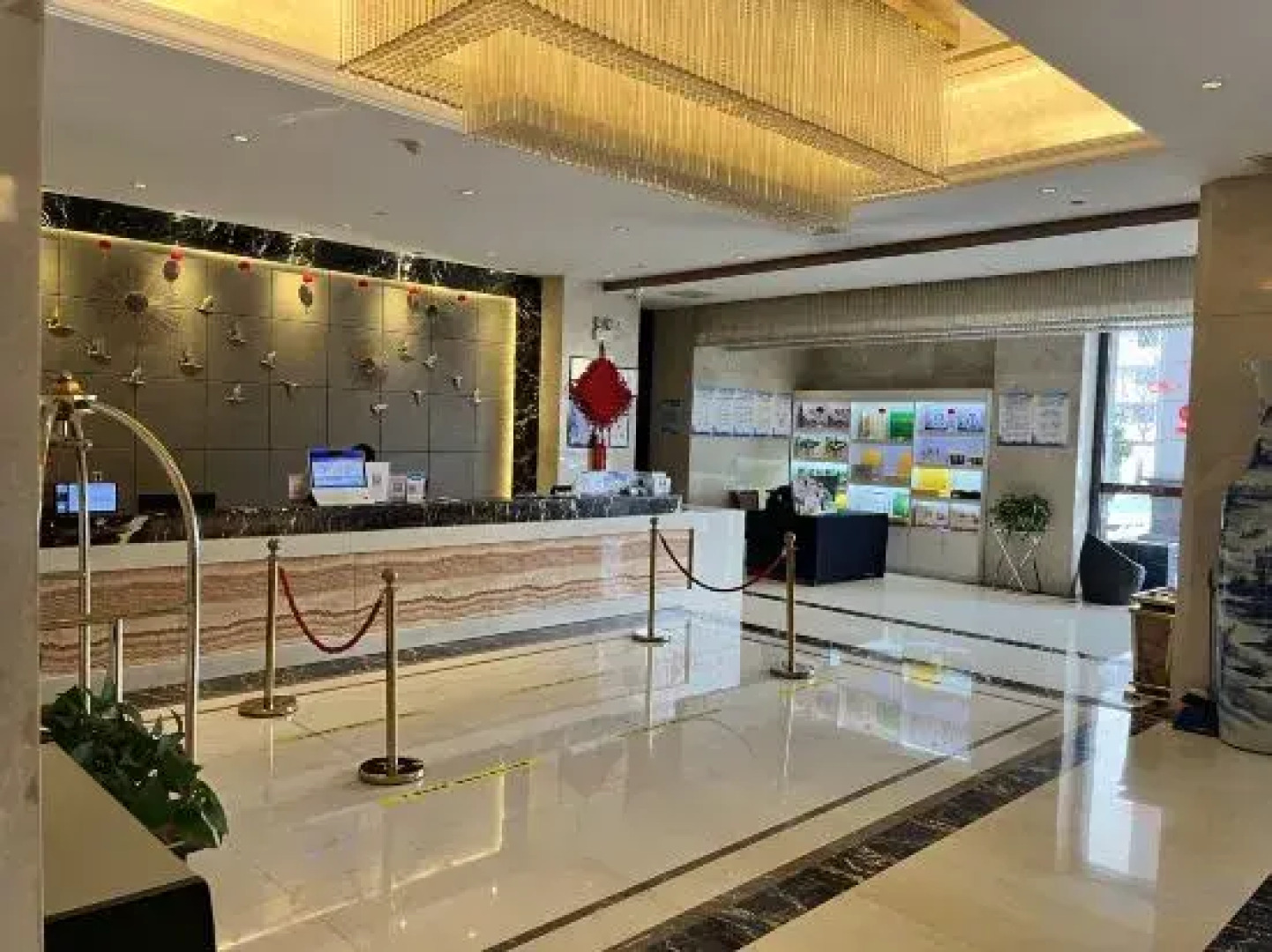 Wangwushan Hotel (Xinyao City Plaza Branch of Jiyuan Railway Station)