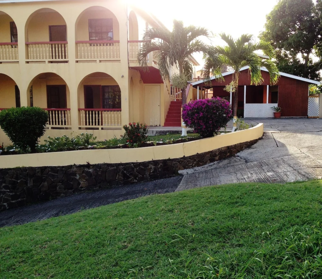 Golden Arrow Inn