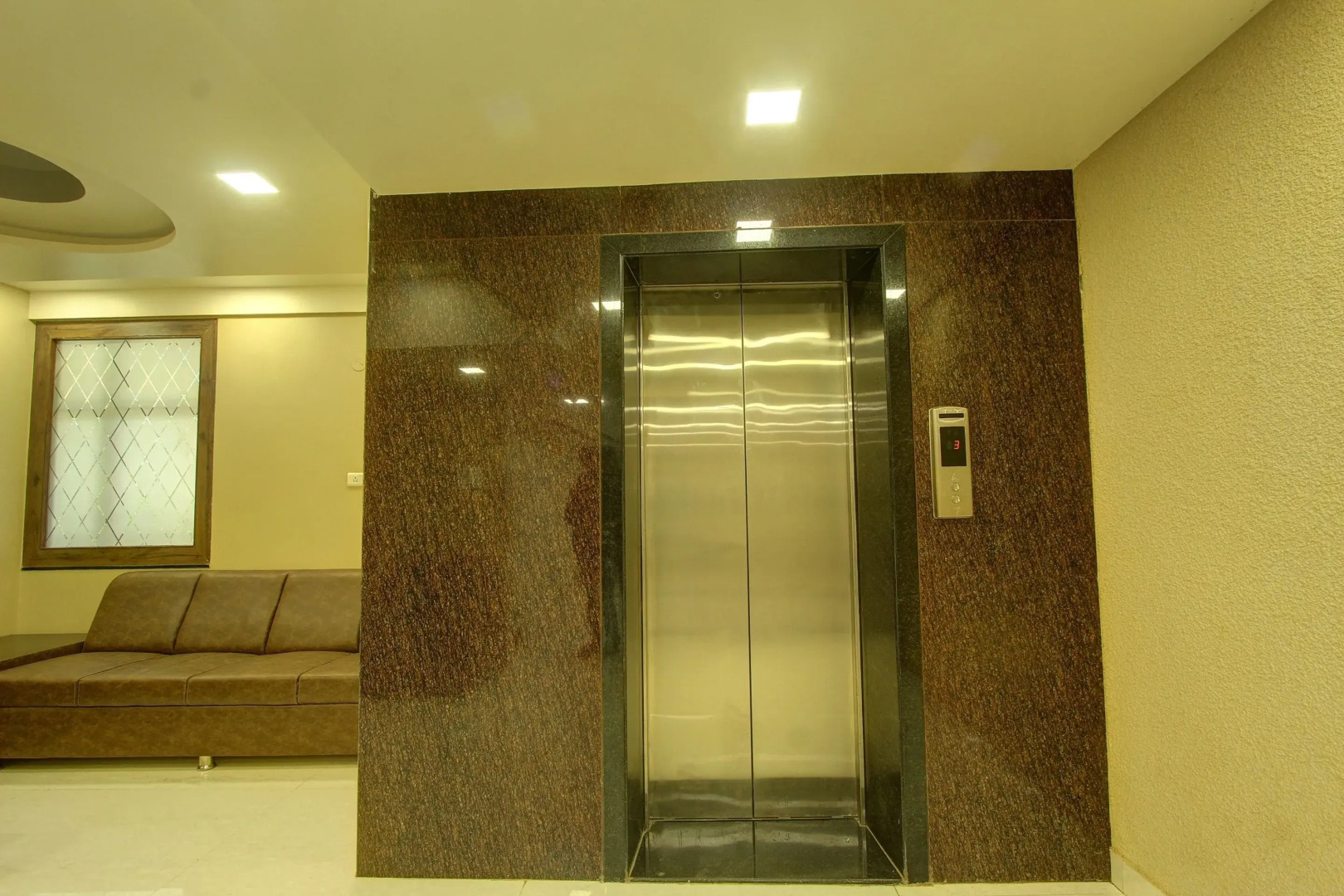 OYO 26698 Hotel Shringar Palace