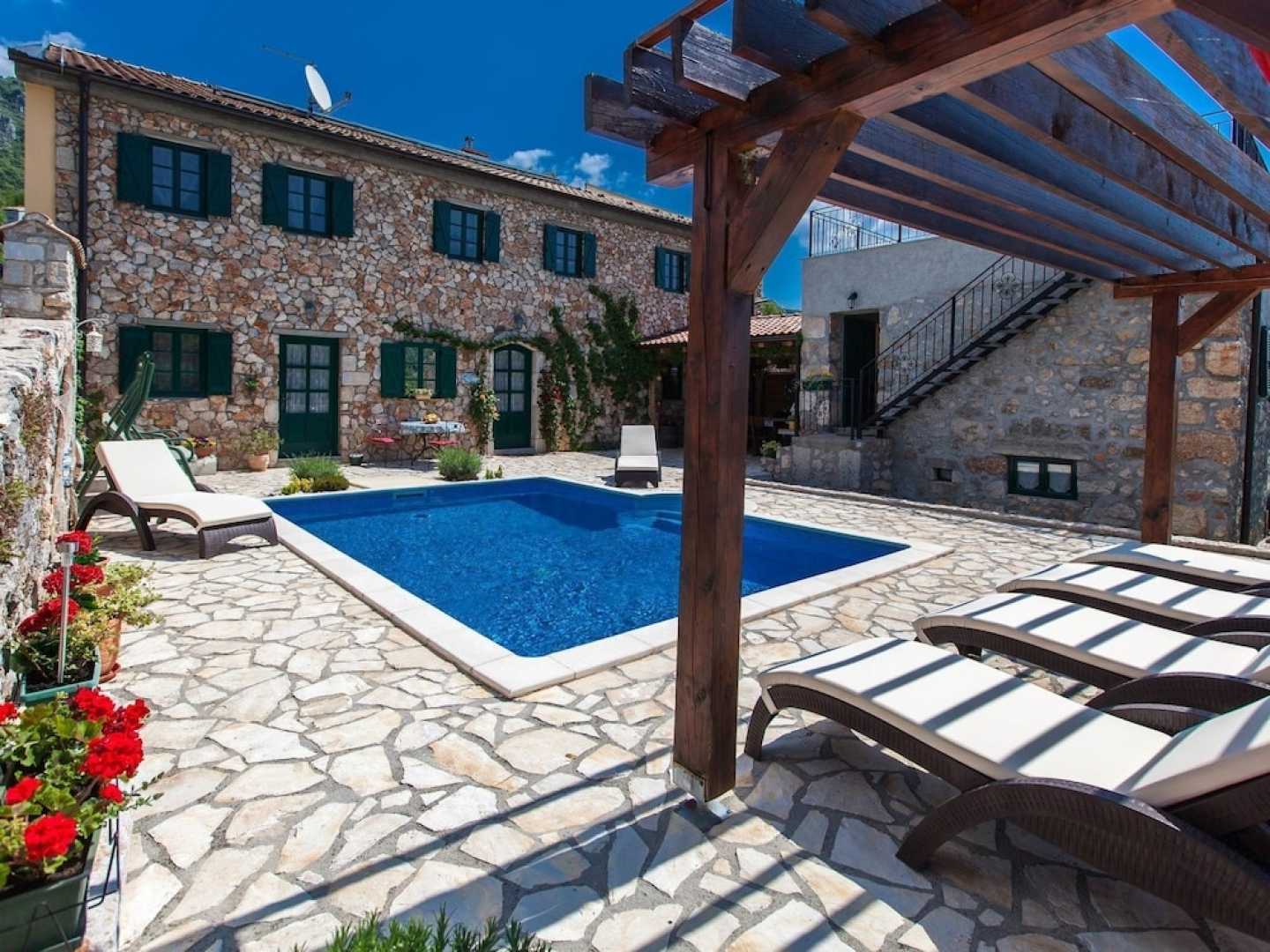 Authentic Large Villa With Private Swimming Pool & Wellness