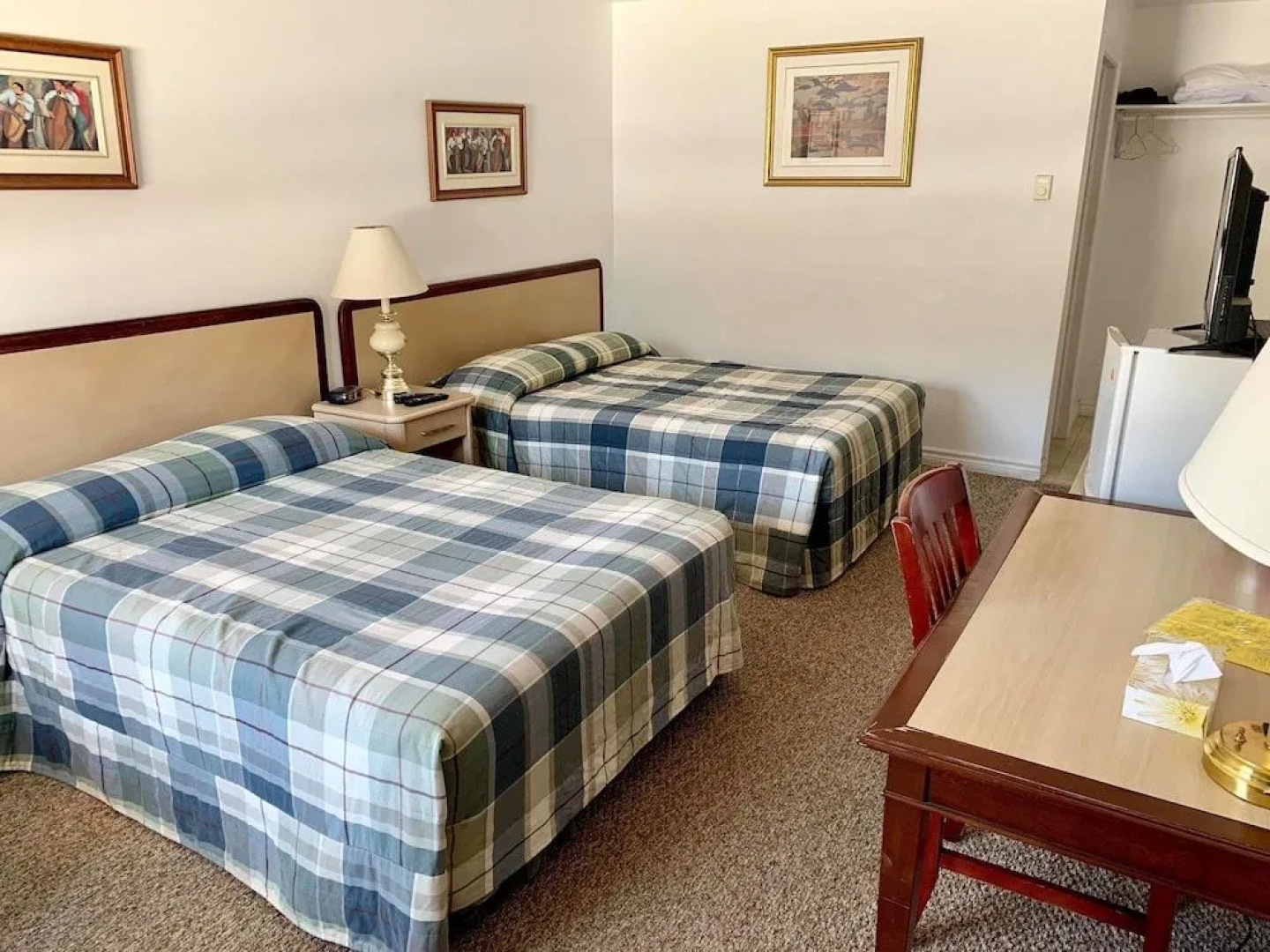 Fundy Rocks Motel and Chocolate River Cottages