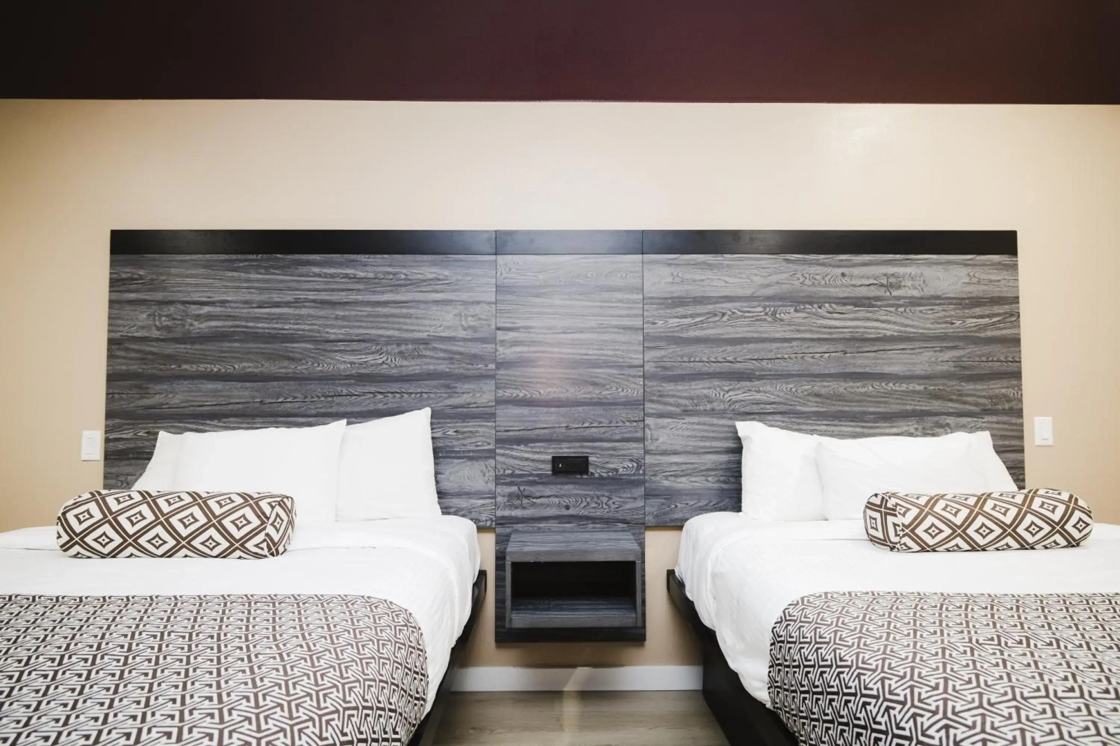 Sapphire Inn & Suites