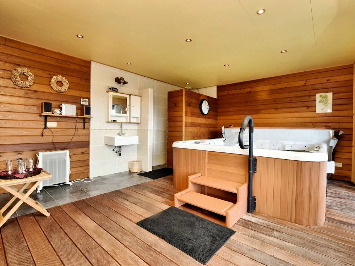 Cozy Holiday Home in Dion with Sauna and Jacuzzi